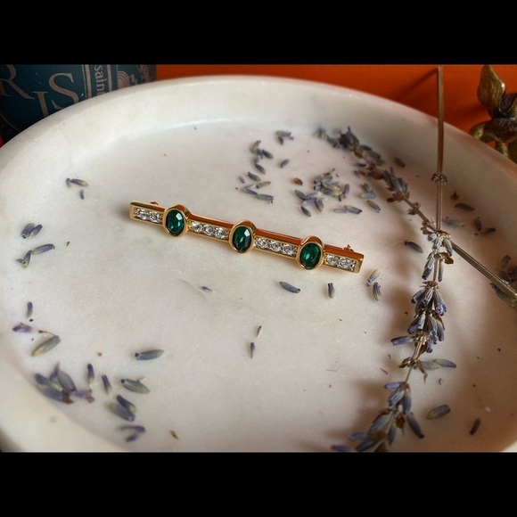 Swarovski S.A.L bar gold tone pin with green and white crystals - Picture 8 of 15